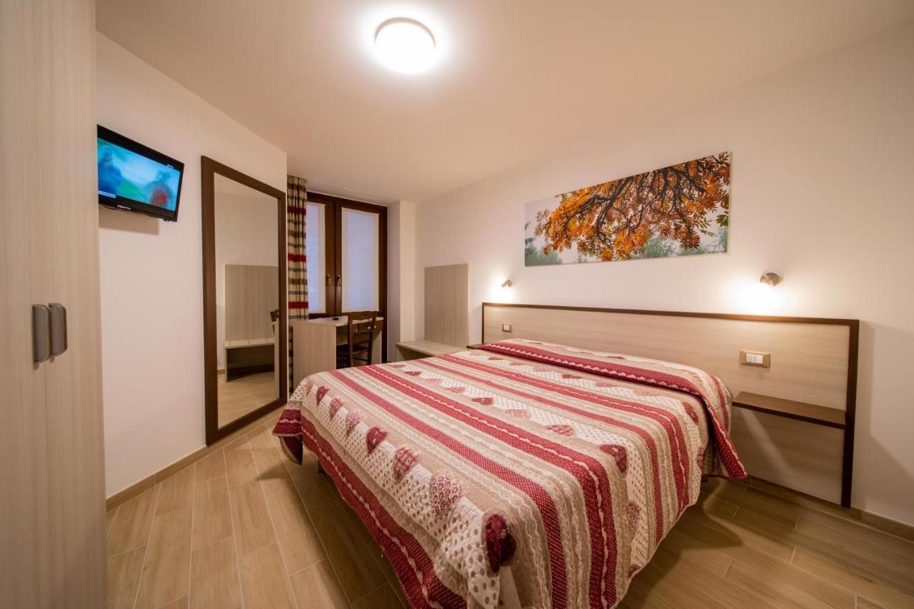 Chambres D'Hotel A Rosy Aosta Exterior photo