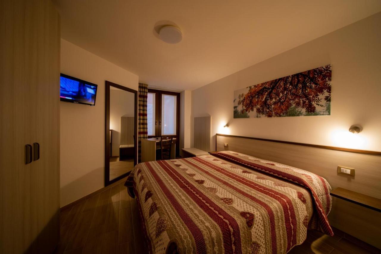 Chambres D'Hotel A Rosy Aosta Exterior photo